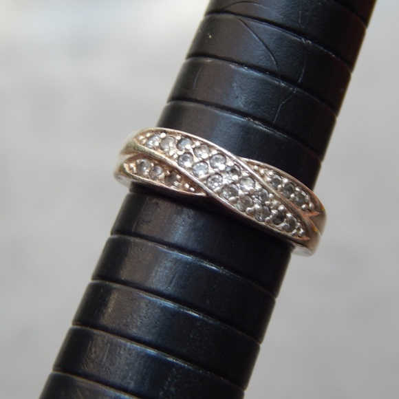Jewelry - Sterling silver twisty ring size 5 3/4